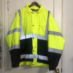 ✔️Mens High-Visibility Yellow and Black Jacket By Utility Pro 🦺